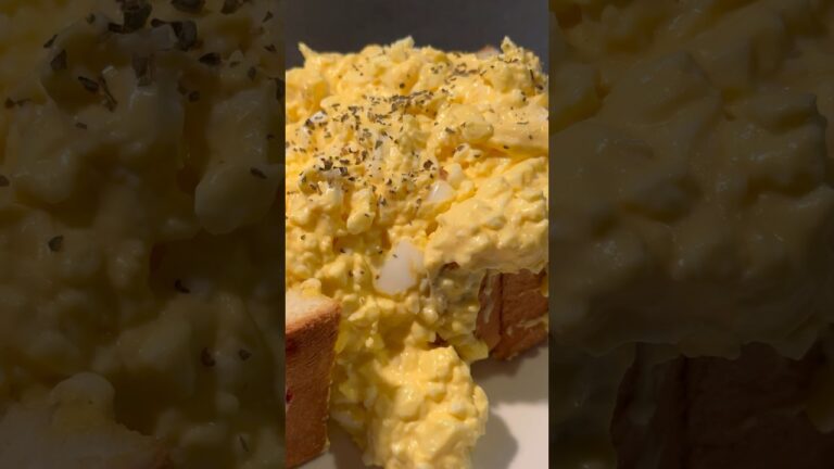 SNSで話題のボリュームたっぷり卵サンド🐣🥚卵〇個分を使用で卵好きにはたまらない一品😋✨＃たまごサンド #japanesefood #料理