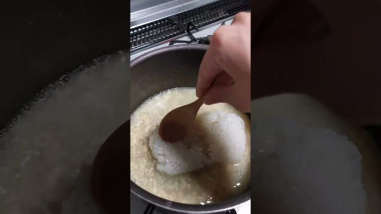 【自炊3年目の30秒料理日記】余ったチーズ卵スープにご飯入れておいしく食べた記録('∇')【一人暮らしvlog】#Shorts