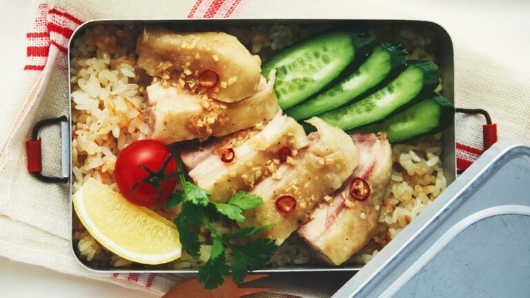 タイ風蒸し鶏のっけごはん