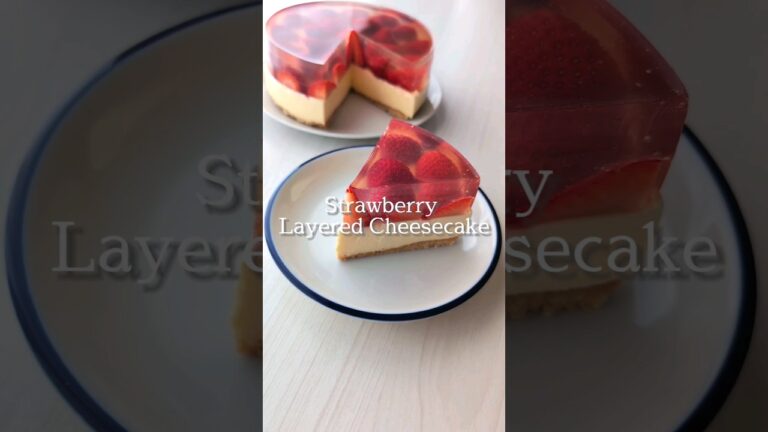 【ズボラスイーツ】誰でも簡単に作れる2層のいちごチーズケーキを作ってみた！ #shorts