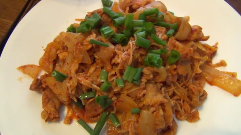 やっと手に入れた薄切り肉で豚キムチ炒め（しかもえのき入り）、キムチサンドウィッチ、あんトースト　カナダ生活ブイログ