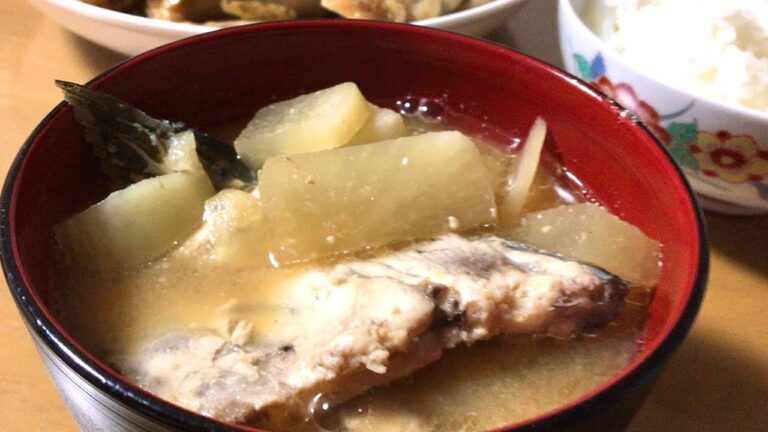 ブリと大根の味噌汁 Miso soup with Amberjack and Daikon Radish