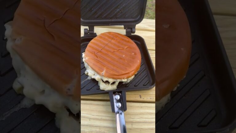 海老カツバーガーをそのままホットサンドメーカーに入れただけ【モスバーガー】