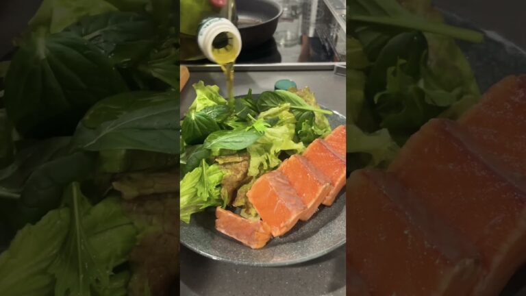 サーモンのレアステーキな晩ごはん。#男子ご飯 #料理男子 #料理勉強中 #おうちごはん #クッキングラム #自炊男子 #よるごはん日記暮らしを楽しむ #暮らしを整える