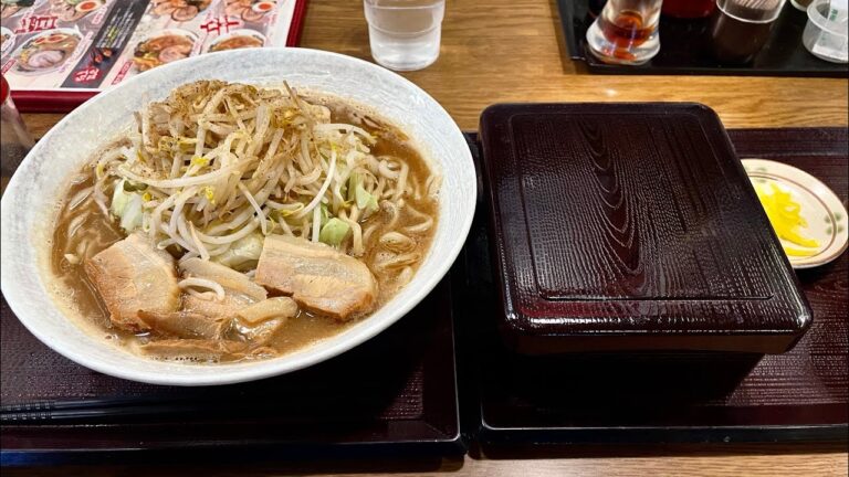 【ラーメン】ラーメンと豚焼重。ラーメンを食べに行きてます。