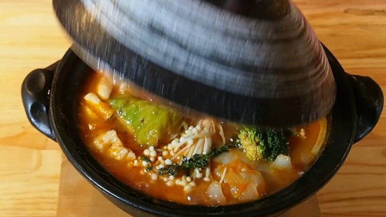 親子でクッキングレシピ！「豚バラ肉とロールキャベツのプラヴァンス風トマト鍋」