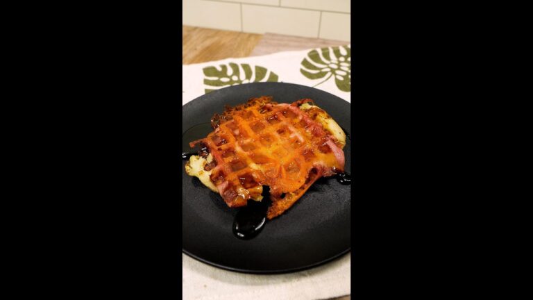 【じゃがいもがワッフルに！？】朝ごはんにもおつまみにも◎とろ〜り新感覚おやつ！ベーコンチーズポテトワッフル / Baked Potato Waffle