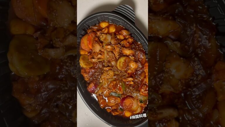 [韓国料理]蒸し鶏料理、甘辛のゴチュジャンソースのチムタク👍