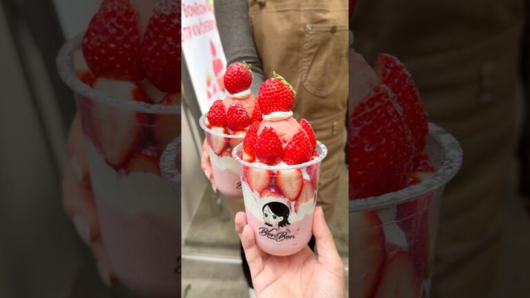 苺を20個使った苺スムージーパフェ🍓#ないちゃんグルメ #japanesefood