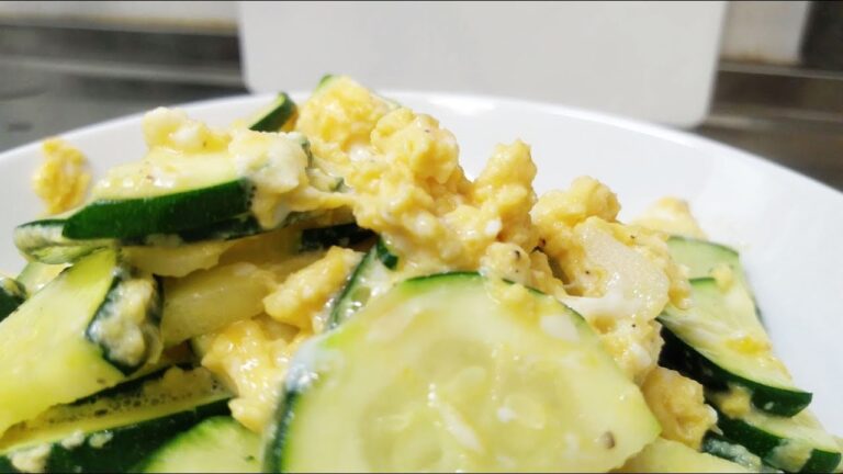 【料理・Cooking・кухня】ズッキーニと卵のシンプルな炒め物、кабачки жареные с яйцом【適当】