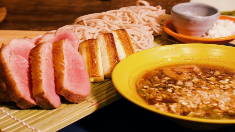 【鴨つけ蕎麦】鴨の脂とバター香るつけ汁が年を締めくくるには最適過ぎた。