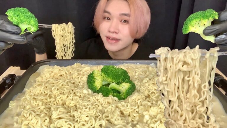 ASMR クリームシチューにサリ麺【日本語字幕】【咀嚼音/Mukbang/Eating Sounds】