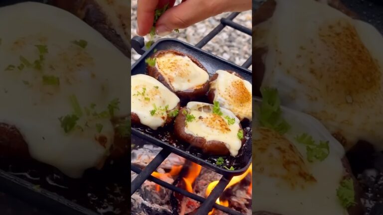 沼るガリバタしいたけ🫠 #キャンプ #camping #キャンプ飯 #camper #ショート #camp #キャンプ女子 #ソロキャンプ #bbq #ホットサンドメーカー #簡単キャンプ飯