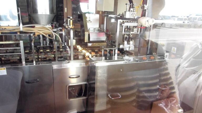 タコまんじゅう製造機フル稼働中