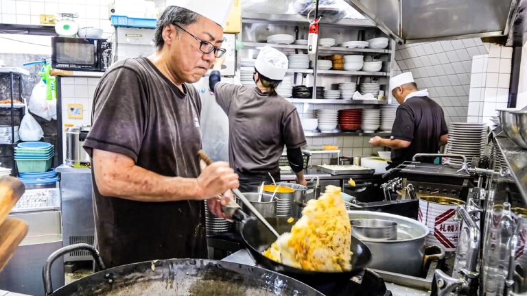 鬼盛り×爆食い×ブッ壊れコスパ！アニキたちが殺到する町中華の定食がスゴすぎた丨Egg Fried Rice - Wok Skills in Japan