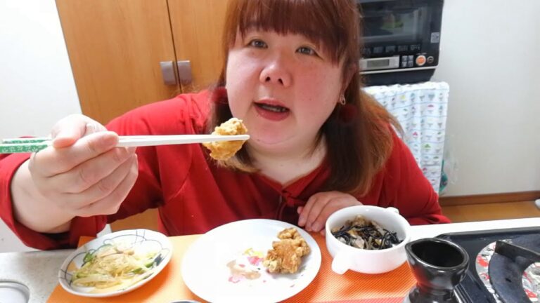 簡単ピリ辛塩唐揚げと具沢山ひじきの煮物ともやしのピリ辛中華サラダを食べる！(^o^)/