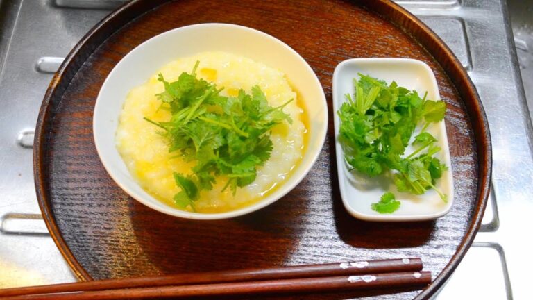 香菜の香りでいただく中華風卵粥の作り方　　How to make rice gruel with egg and coriander