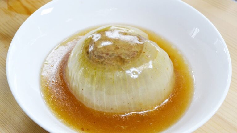 たまねぎの肉詰め餡かけ