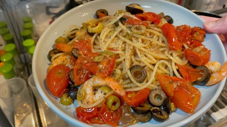 地中海風パスタ【ドライトマトとオリーブのアンチョビペペロンチーノ】