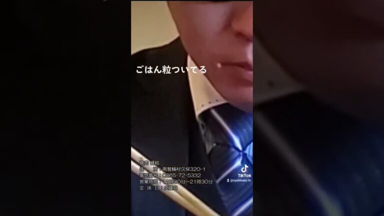 焼肉丼を食らうサラリーマン