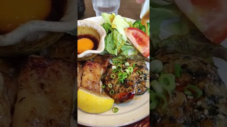 大戸屋定食（ひじき入り鶏つくねともろみチキンの炭火焼き）