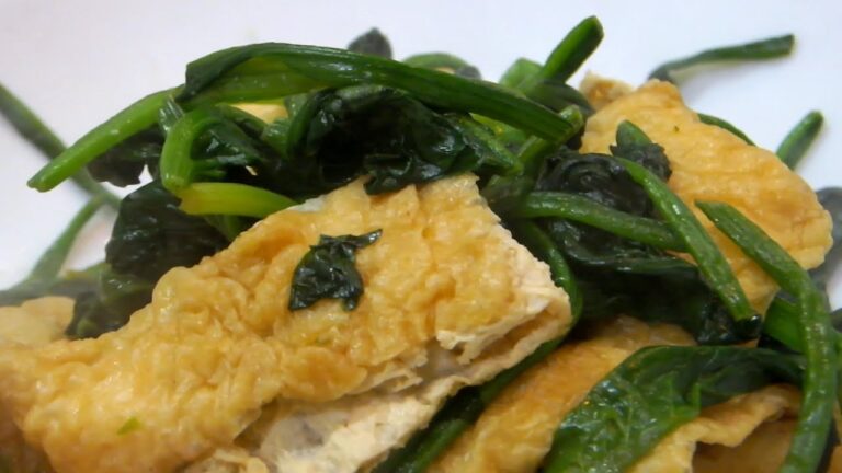 男子大学生のオトコ飯「ほうれん草と油揚げ炒め作ってみた」編