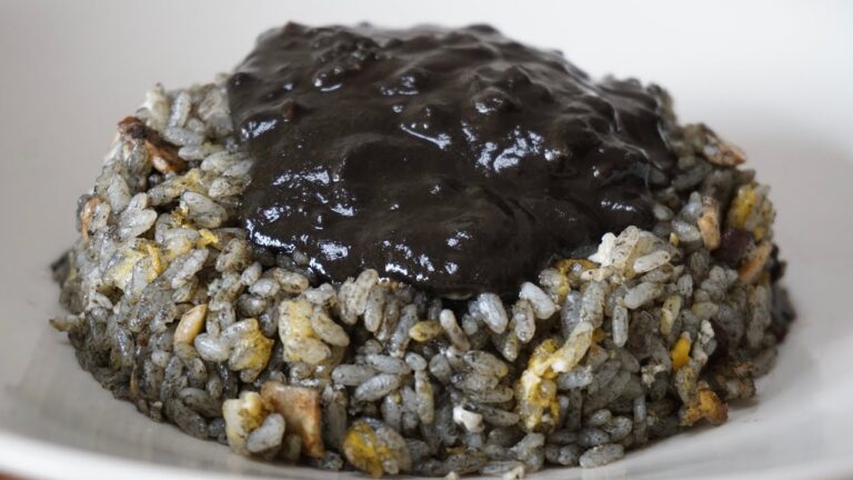 毎日炒飯75日目！【イカ墨炒飯】をつくってみた！本当に絶品ソース！！これは本当に感動するおいしさ！！