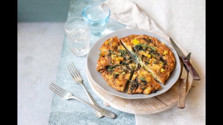 Videoricetta: Frittata di tarassaco e Parmigiano Reggiano