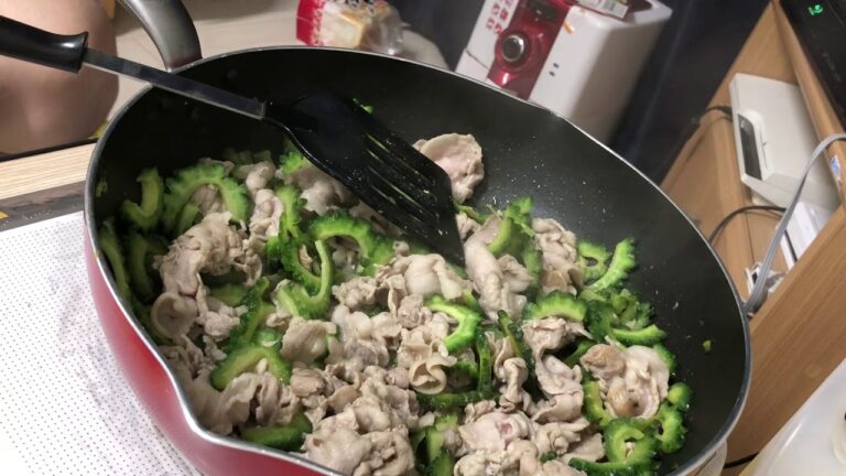 夏バテ防止で食べさせたい！ゴーヤと豚肉を子供に沢山食べさせる方法！ゴーヤチャンプル(ケチャップver) お盆休みの料理研究1日目！