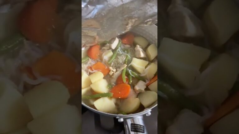 塩鶏肉じゃが(じゃがいも、人参、鶏むね肉、インゲン、白滝、だし粉末、みりん、酒、塩)