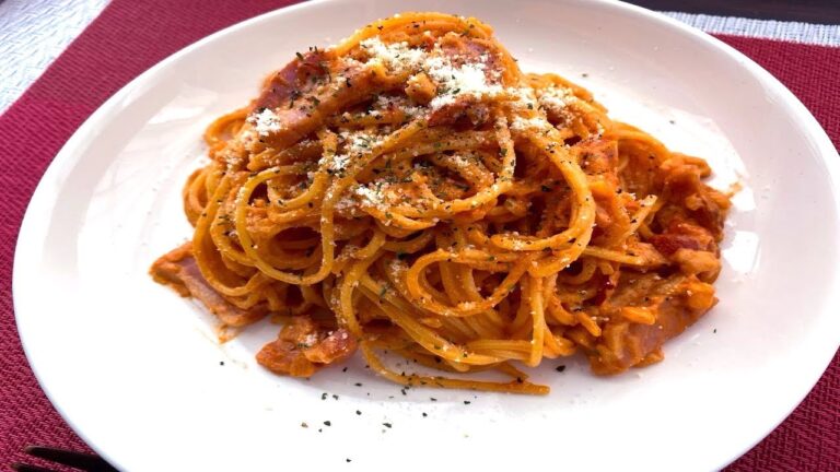 ピリ辛が癖になる！カルボナーラ風チリトマトクリームパスタ/Pasta with Chili tomato cream sauce