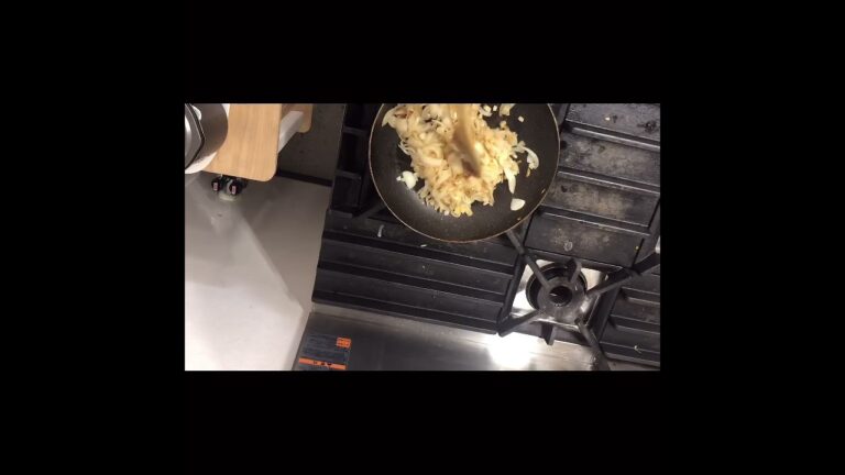 金曜日はカレーの日。南インド風シーフードカレー。