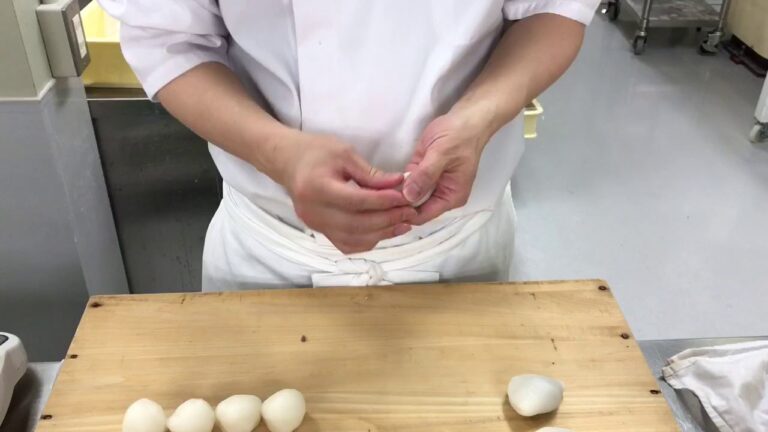 柏餅（団子新粉生地）実演:引網香月堂 #wagashi #japaneseconfectionery #japanesesweets