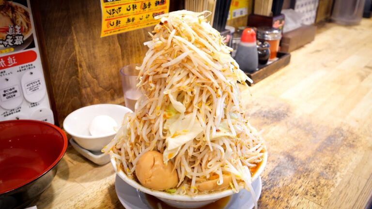 胃袋直撃！働く男たちが殺到するデカ盛り１キロ超えラーメン屋・ロードサイド町中華食堂