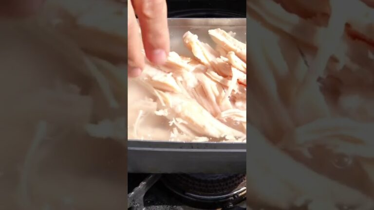 【簡単キャンプ飯】メスティンで作る！サラダチキンで本格中華粥！#shorts