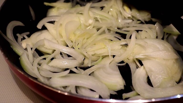 洋食の定番　喫茶のチキングラタン　目からうろこ　めんどくさい作業一切なしで自宅で簡単にホワイトソースを作る方法　プロが教える簡単な作り方