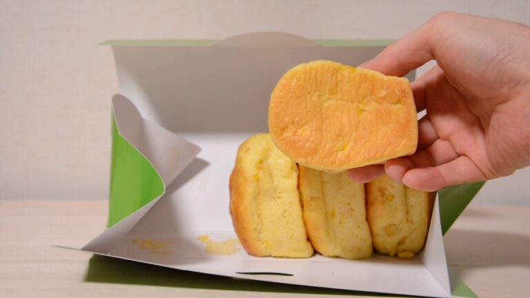 [Japanese Food ]Corn Bread Biei Hokkaido びえいのコーンパン コーンがたっぷりでおいしい