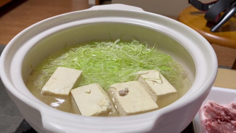 キャベツの千切りをたっぷり鍋に入れて、しゃぶしゃぶ鍋とかき菜の辛し和えが今夜の夕飯なのである。