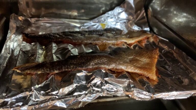 鮭皮をオーブンで揚げ焼きに