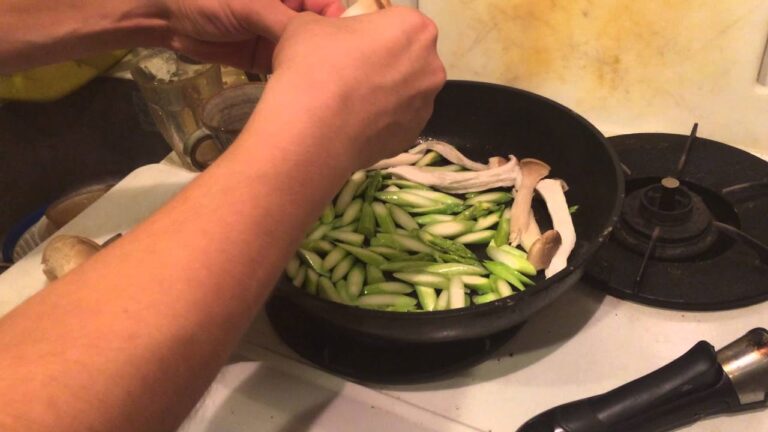 アスパラとエリンギのバター炒めを作ります。yastutabeaクッキング