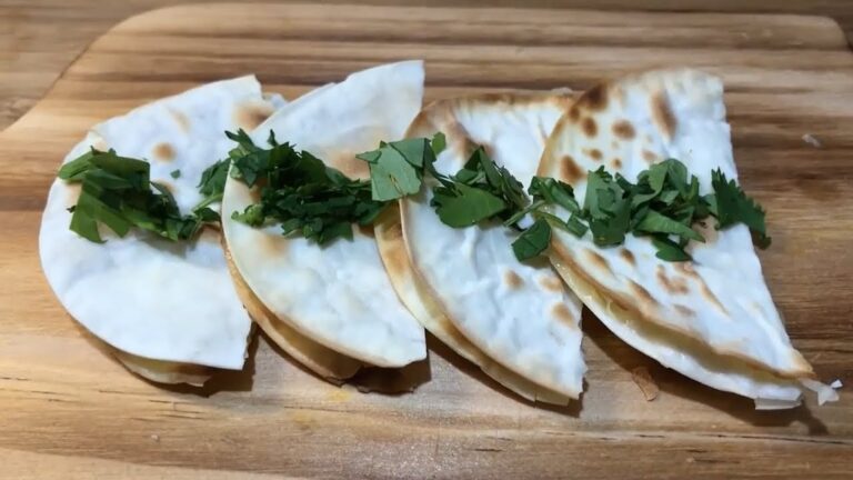 餃子の皮ケサディーヤ/ Dumpling skin quesadilla