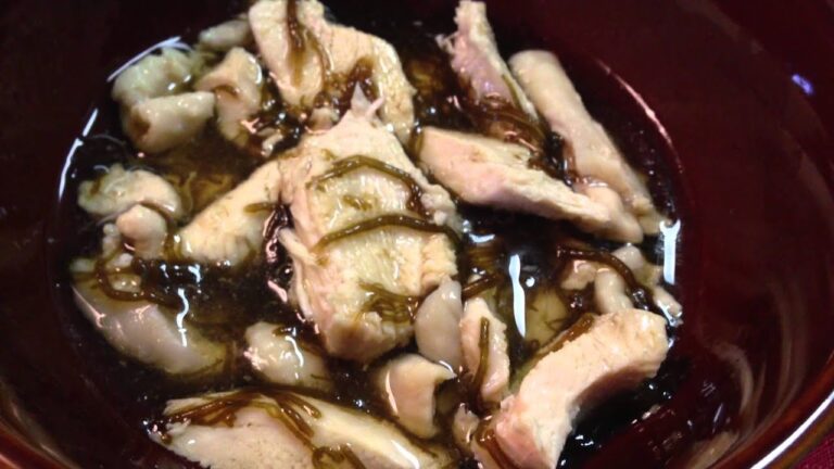 今日のおかず　鮭の西京焼き　油揚げの煮びたし　鶏ムネ肉ともずく