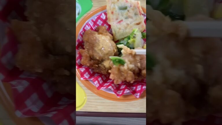 今日の日替り弁当はヤンニョムチキン？チーズソース♫美味しい♫