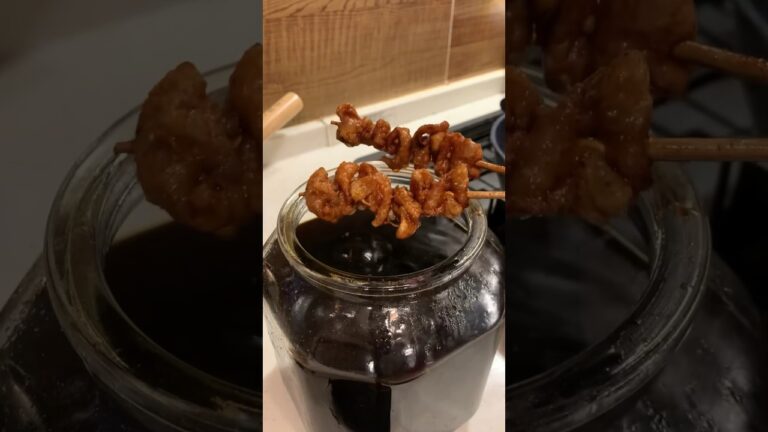 業務用スーパーの鶏皮串を素揚げするだけでビールが止まらない！#鶏皮 #鶏皮串 #焼き鳥 #ビール #簡単レシピ #業務用スーパー #男飯 #揚げ物 #秘伝のタレ #飯テロ #おつまみ