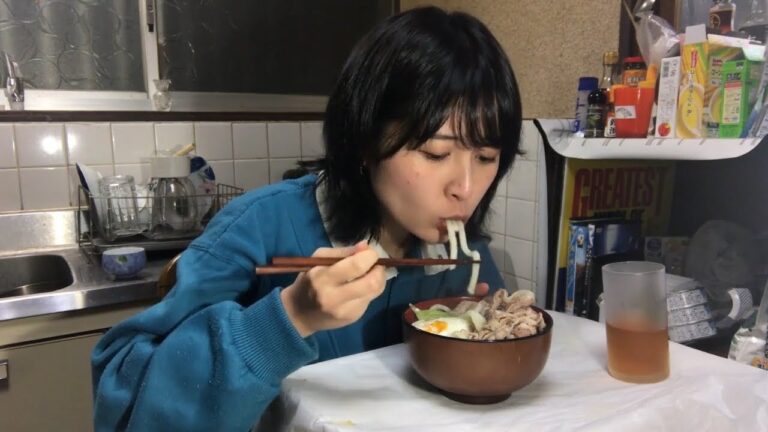 【温泉卵】塩豚温玉うどんを簡単レシピで作ってみた【岡奈なな子】