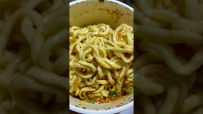辛ラーメン混ぜる/ASMR/キムチ辛ラーメン/カップラーメン