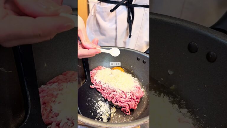 【バター醤油きのこが香ばしい🍄和風ハンバーグ】 #簡単レシピ#shoerts #自炊 #ハンバーグ