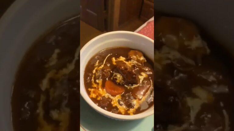 【実家DEマジ洋食ビーフシチュー】赤ワイン煮詰めて市販のデミグラスソースと合わせて具材と合わせるだけで簡単に本格ビーフシチュー、牛肉も柔らかい飲み物に #札幌 #hokkaido #洋食 #グルメ