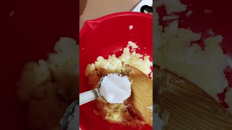 材料はジャガイモ🥔３個片栗粉　とろけるチーズ🧀ナゲットみたいな形に油で揚げるだけ　ジャガポテトチーズ入り　無し作った😤😋👍#ジャガイモ#手作りポテト#shortsfeed