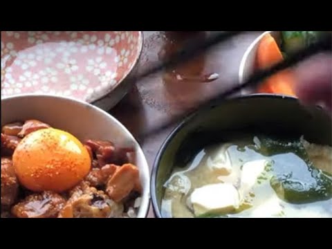 缶詰の焼き鳥丼（卵黄付き）